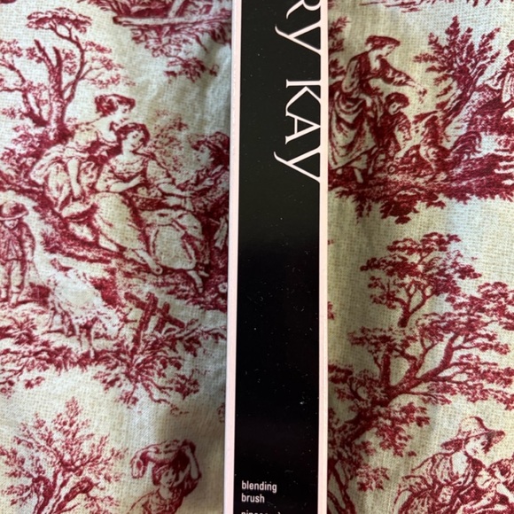 Mary Kay Blending Brush - Picture 2 of 4